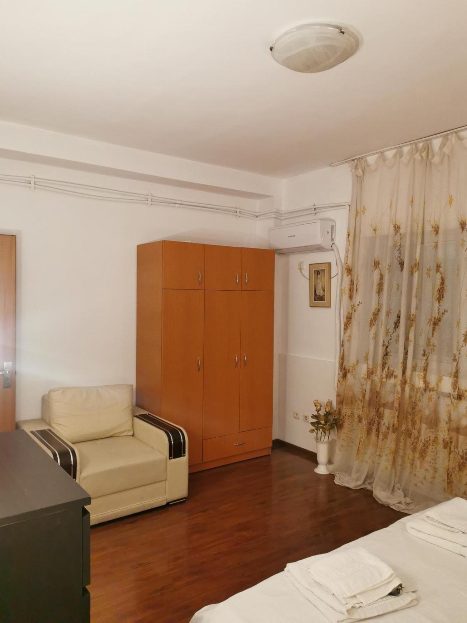 Old Center Apartament Бухарест Екстер'єр фото